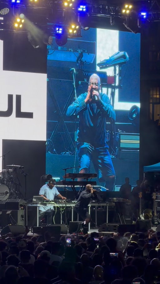 A great night in hip hop with @wearedelasoul @theroots and @nas