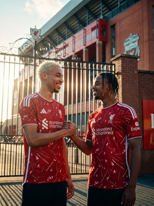 ❤️📲 Hugo Ekitike 𝐋𝐈𝐊𝐄𝐃 the 𝐇𝐄𝐑𝐄 𝐖𝐄 𝐆𝐎 post for Bradley Barcola’s move to Liverpool. ✨

Ekitike can’t wait to play alongside his national teammate. ⏳

The French duo are ready to light up the Premier League. 💫🇫🇷