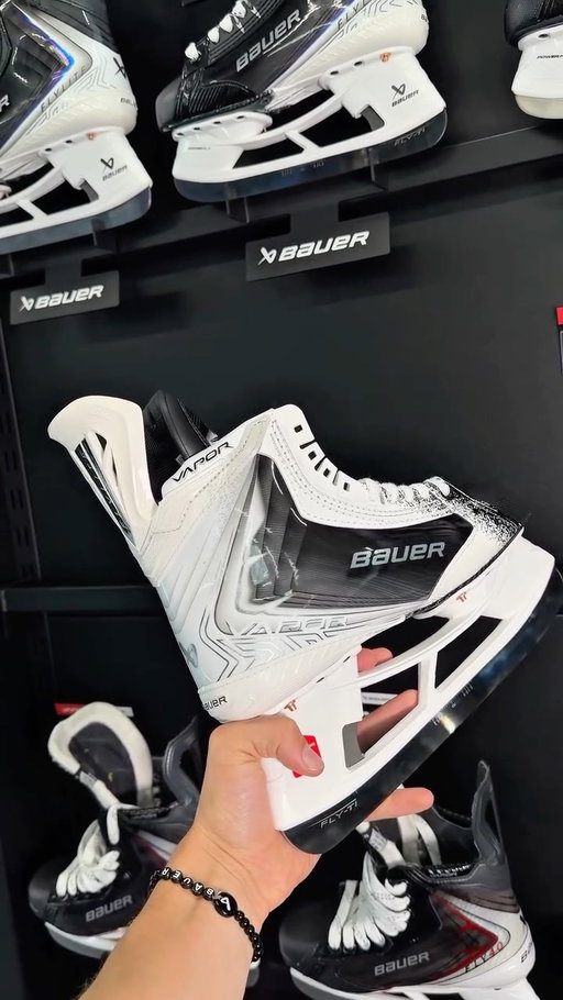 🚨 LIMITOVANÁ EDICE BAUER VAPOR FLYLITE JE TADY! ❄️🏒

Pouze u nás a jen do vyprodání zásob. 🔥

👉 Ulov svůj pár na 👨‍💻bauerhockey.cz nebo na našich prodejnách BAUER HOCKEY SHOP!

#BauerHockey #VaporFlylite #LimitedEdition #Hockey #Bauer