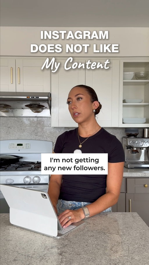 "Instagram does not like my content" 📲

Comment “HOOKS1” to get 75+ free hooks you can start using in your content today! 

#contentcreator #instagramtips #algorithmsecrets #socialmediagrowth #creatoreconomy
