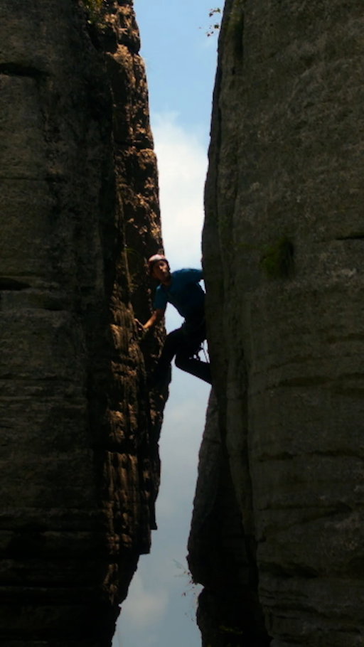 All this to summit where no one has before... 🧗‍♀️ The Enshi Grand Canyon in Hubei Province, China, is a breathtaking karst landscape famous for its sheer vertical limestone towers, deep slot gorges, and massive sinkholes.