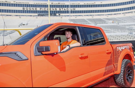 Season ready. 🏈🤠

Grateful to have James Hodge Ford and the Hodge Hook Up in my corner heading into this season.

Hard work. Show up every day. Take care of business.

Now it’s time to lock in. Go Pokes! 🟠⚫️

#hodgehookup #jameshodgeford #gopokes #builtfordtough