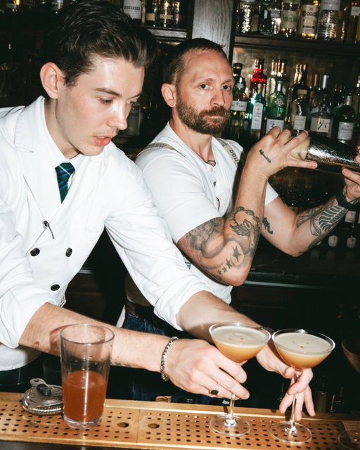 For one night, Scarfes Bar swapped its usual rhythm for New York's.⁣
⁣
Sip & Guzzle, North America's No. 1 Best Bar 2026 and No. 39 on The World's 50 Best Bars 2025, crossed the Atlantic on 26 August, bringing its playful side to the bar and its quieter, more secretive side somewhere else entirely within Rosewood London.⁣
⁣
Those who found it, know.⁣
⁣
Swipe through the night.⁣
⁣
#Rosewood #RosewoodLondon