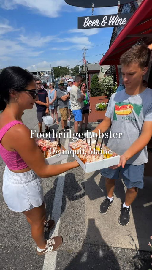 I’ve been going to @footbridgelobsterperkinscove for years and years right here in my home town Ogunquit. It makes me happy to see Chris getting the exposure he deserves. If you haven’t already, you have to try one of the absolute BEST lobster rolls around—I promise you won’t be disappointed ❤️ #ogunquit