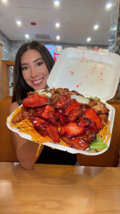 🔥AMAZING CHINESE LOADED PLATES IN HOUSTON + FREE EGG ROLLS🔥
📍 @yum.my.express has amazing loaded plates that are super affordable and the food is amazing and you can get a FREE EGG ROLL with your order when you show this video during your visit! 
Their plates are truly LOADED, they even need to staple some boxes closed because they are packed to the top, and the price is insane starting at $9.99 for rice/noodles + 1 meat, $10.99 rice/noodle + 2 meats and $11.99 for rice/noodles + 3 meats 😍🔥
They’ve got everything from orange chicken, black pepper chicken, bbq brisket, broccoli beef, kung pao chicken and more! Be sure to check them out and claim your free egg roll 🎉🙌 
📍 @yum.my.express 
12620 FM 1960 W, Houston

#houstonfood #houstoneats #htx