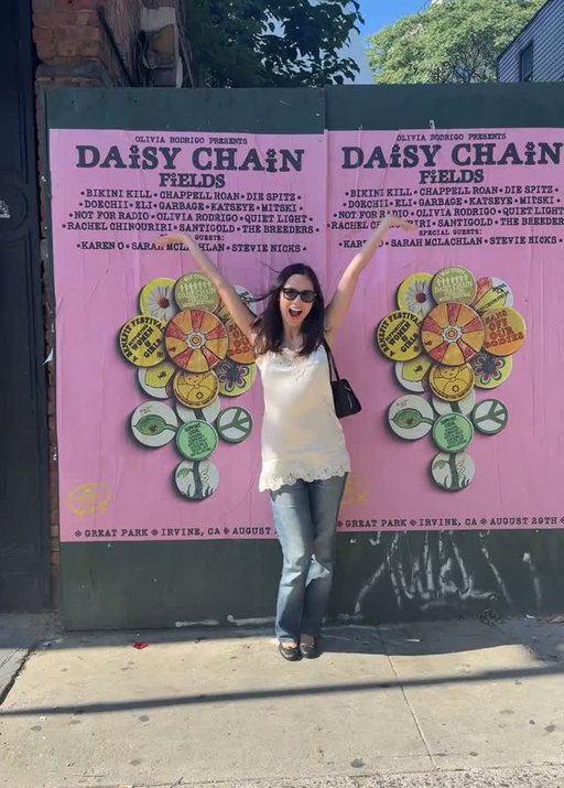 Who's heading to Irvine this weekend? 🌼 We're so ready for Daisy Chain Fields.
video/photos: @oliviarodrigo, getty images, @chappellroan, @rachelchinouriri, @journalofadoll