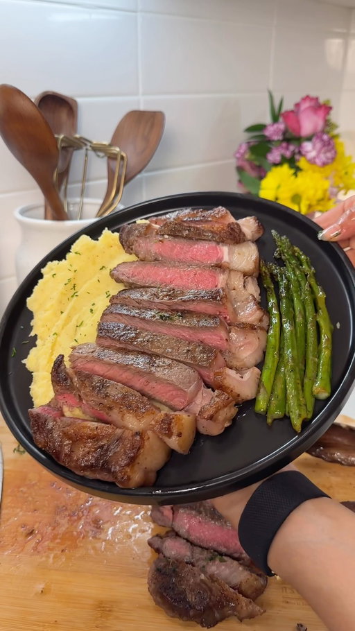 A steak night dinner for two 🥩❤️ comment “recipe” and i’ll DM the full recipe/instructions straight to you! 😋
•
•
•
•
•
#steakdinner #steakandpotatoes #steaknight