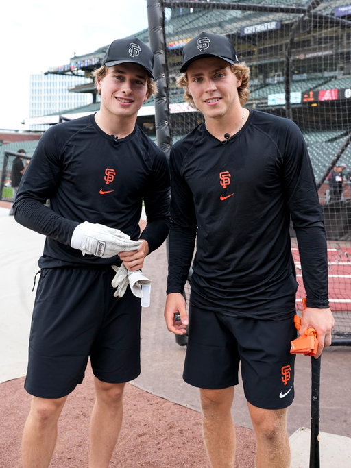 Friday night at the ballpark. ⚾️🙌

Thanks for having us, @sfgiants!