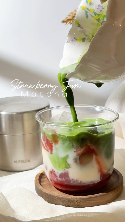 one of my favorites, Saemidori from @alfalfamatcha 🤍 
i painted the bowl from @flyingtigeritalia but i didn’t finish it 😂

Also, I used Strawberry Jam for this because I was lazy to buy some strawberries hahaha

#strawberry #strawberrymatcha #matcha #matchalatte #homecafe 
strawberry latte, strawberry matcha, matcha lover, matcha recipe, matcha at home,  cozy, cozy homecafe, aesthetic,