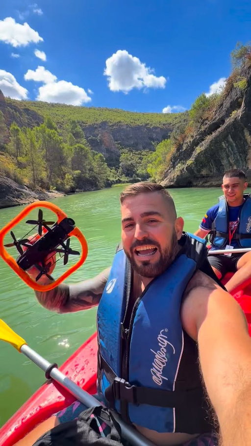 El HoverAir Aqua es, literal, el único dron que se atreve a mojarse sin miedo. Olvídate de los límites de volar solo con buen tiempo; este bicho aguanta el agua y te sigue el ritmo donde sea.

@hoverair_global 

#hoverair #hoverairaqua #hover #dronehover