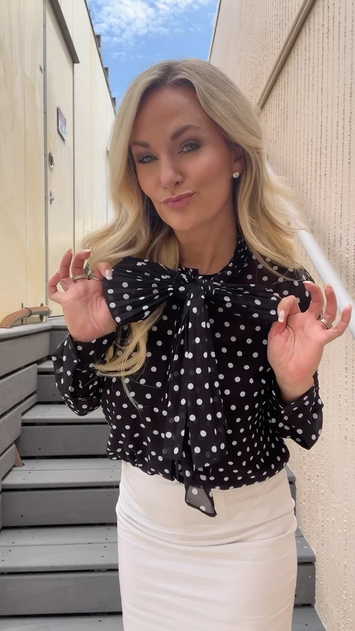 9:00-5:00 fits. 💕
Thanks for showing us how it’s done Dolly. 💕

#dollyparton #tributetodolly #rtrpartner #rtrmuse #renttherunway