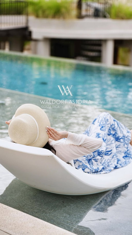 🏨Waldorf Astoria Costa Rica Punta Cacique 
🩵 @waldorfastoriacostarica 

This place is something else. Perched on a cliff between Playa Penca and Calzón de Pobre, it’s pure Guanacaste magic.🌊 Let‘s talk about the food scene because six dining concepts means zero boring meals:

🍽️ RESTAURANTS
• La Finca – the signature spot. Think dry-aged grass-fed beef and fresh Pacific seafood with those insane coastal views.
• Tico-Tica – all-day dining around an open flame. Casual, fire-kissed, pure pura vida energy.
• Vida Pool & Grill – market-fresh breakfasts by day, Latin grill party by night with suckling pig and ceviches.
• Buena Nota Bakery & Coffee Shop – tropical fruits meet French pastry, with beans sourced from regenerative farms in Brunca and Tarrazú.
• Copo y Cono – artisanal ice cream with homemade cones. Yes, you need it.

🍸 BARS
• Peacock Alley Bar – the signature Waldorf experience. Craft cocktails with Costa Rican rum and raw sugarcane, served in handcrafted clay vessels. Try the Nicoya or the Chorotega.
• The Terrace Bar – sunset views and cocktails. Enough said.

From sunrise coffee to sunset cocktails, this place delivers. Pura vida, indeed. ✨

#WaldorfAstoria #CostaRica #travel #LuxuryTravel #cindyfooddrink