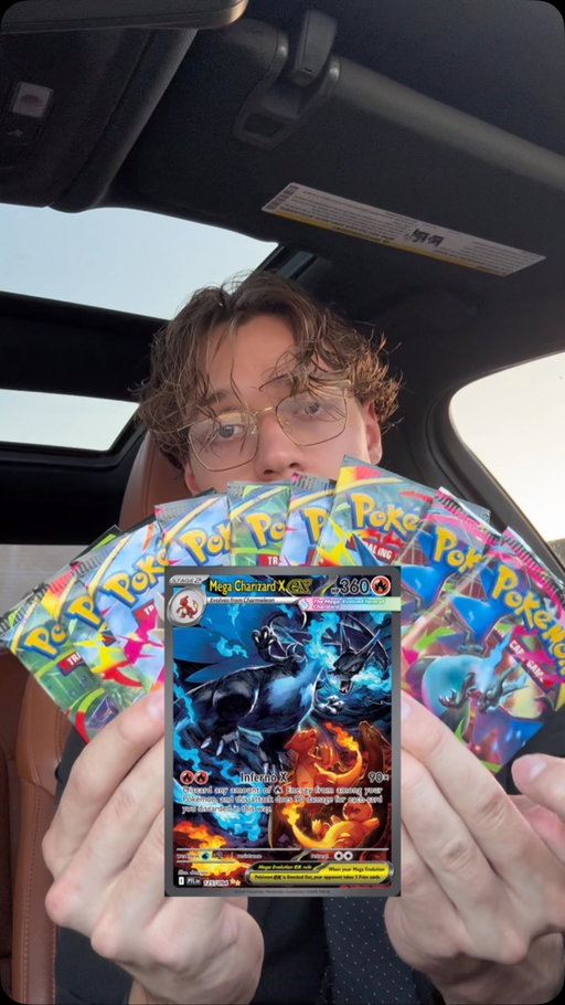 charizard. 🦎 
#pokemoncards #pokemon #pokemonpackopening #Charizard #phantasmalflames