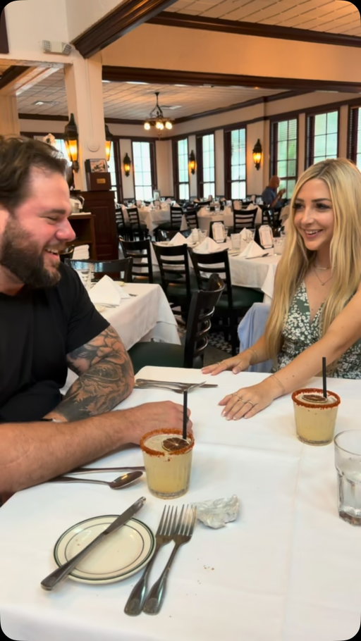 Just a friendly reminder I’m also here

#datenight #joesstonecrab