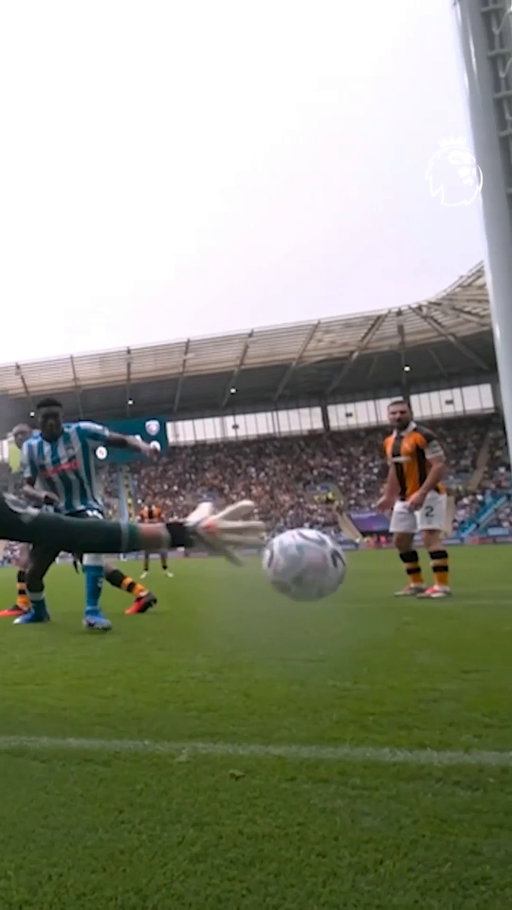 Konstantinos Tzolakis with an incredible match-winning save 🫨