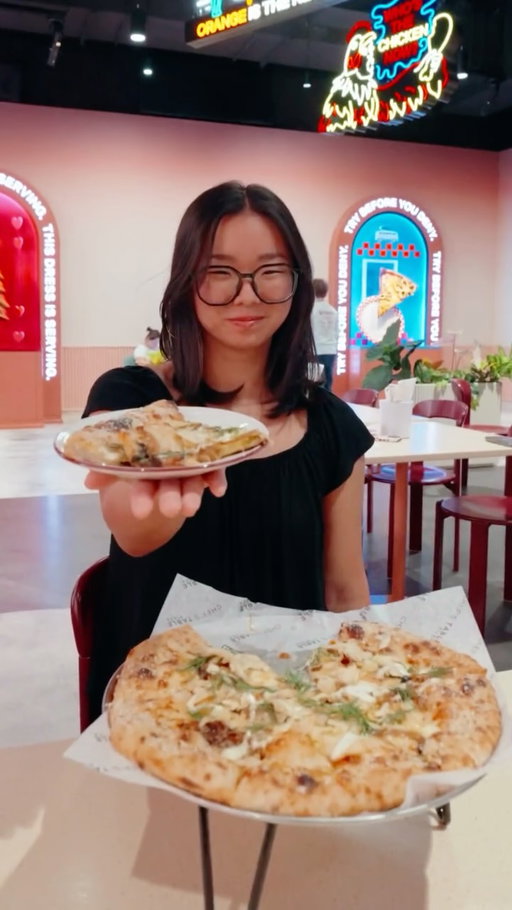 pass the plate...and the drink...actually just hand me the whole menu 🍕🥤