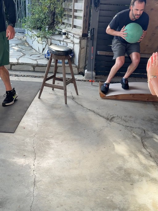 Morning workout Olympic mogul skier edition! Surprise appearance by Troy Murphy, Emerson Smith, Morgan Schild 
Today’s grind powered by Jambar minis @eatjambar #maltnut

#usskiandsnowboard #usfreestyleskiing #moguls #olympics