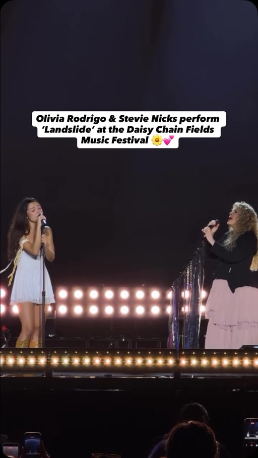 We’re so emotional right now 🥺

@oliviarodrigo brings out @stevienicks to perform ‘Landslide’ at the Daisy Chain Fields Music Festival in California 🌼💕

🔁 @livieshq 

#oliviarodrigo #stevienicks #daisychainfields