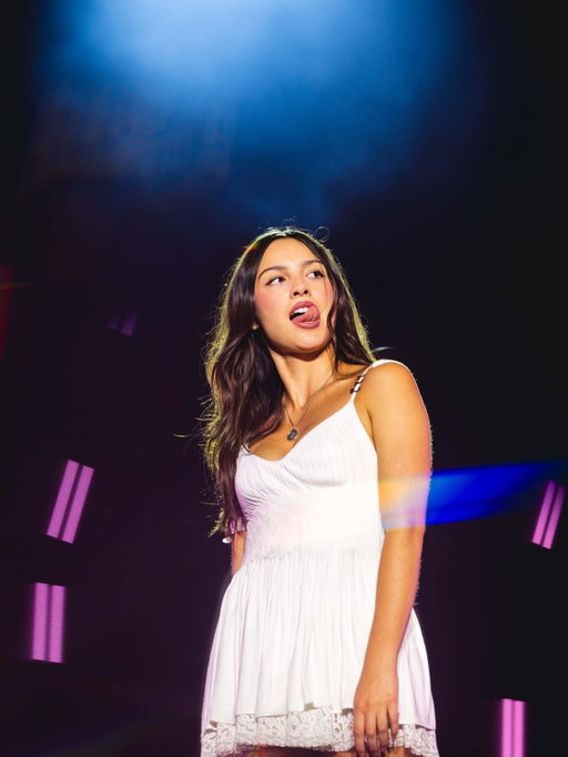 Olivia Rodrigo capped off her inaugural Daisy Chain Fields festival with her own performance, including duets with Sarah McLachlan, Alanis Morissette and Stevie Nicks 🌸
