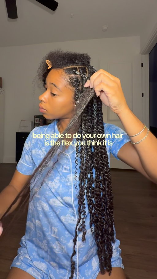 4 hours later & my TWISTS LOOK SO GOOD!😆💗👸🏽⭐️

Full hairstyle tutorial breakdown otw!!😌
-
-
-
#naturalhair #curlyhair #protectivehairstyles #blackhaircare #explore