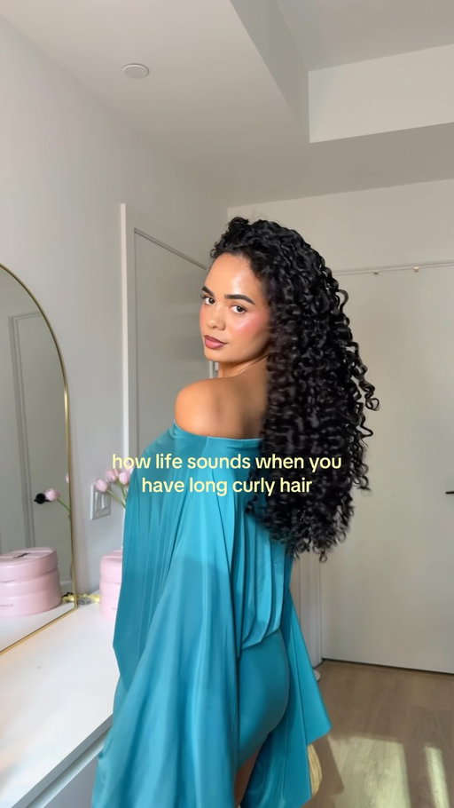 Curly girl in every lifetime 🩵

#curlyhair #grwm #curlyhairstyles #healthyhair 
#naturalhair