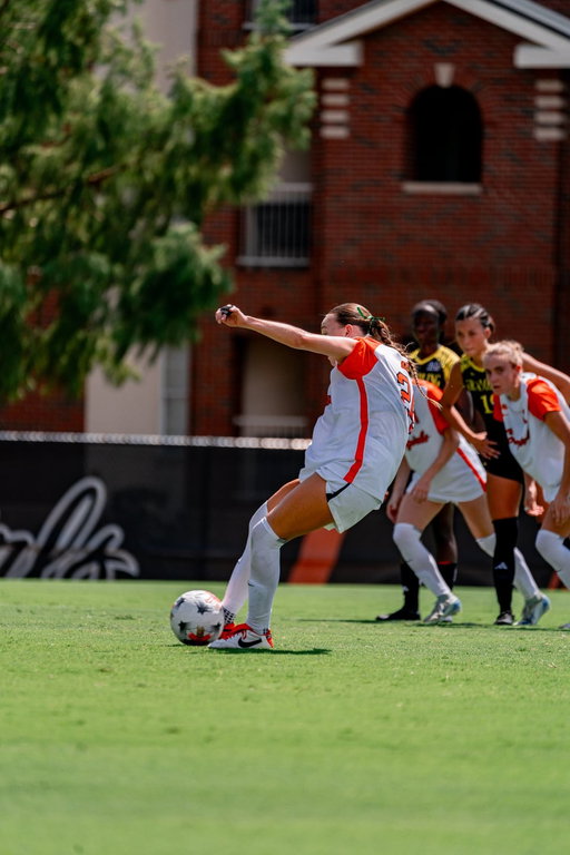 First of many for Addy! 🔥

Addy Lang records her first goal as a Cowgirl! 

#GoPokes