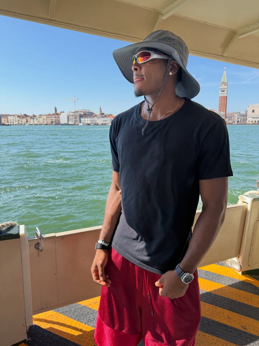 Took a luh day trip to Venice 2day, 2 fye😍😍💯💕🇮🇹 #ForgotMyFalconsHelmet