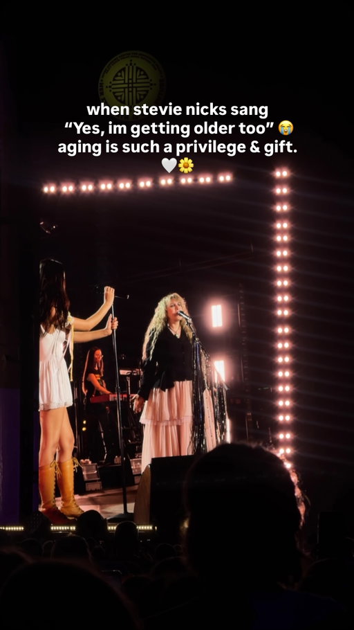 girlhood is getting older together 🤍🌼 landslide by @stevienicks @oliviarodrigo at @daisychainfields 

what a joy and honor of a lifetime to see this live

#daisychain #daisychainfields #landslide #stevienicks #oliviarodrigo