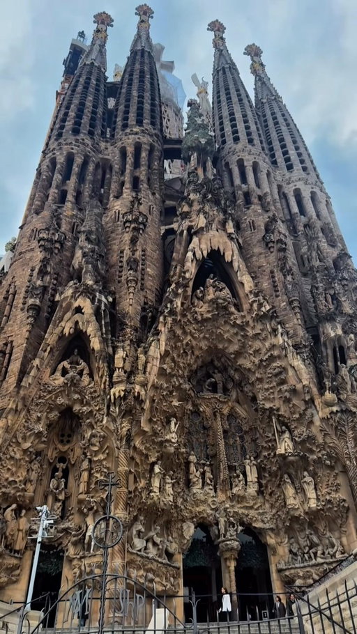 📍Barcelona, Spain
#spain #lasagradafamilia #basilica #trending