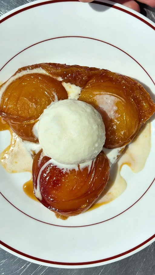 Summer desserts deserve “A Farm Boy Fresh Twist”.

I made this peach tarte tatin with peak season peaches and the best ingredients from @officialfarmboy to make them shine! 

comment PEACH for the free recipe in ur dms <3

#Ad #FarmBoyPartner #OfficialFarmBoy #AFarmBoyFreshTwist
