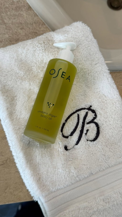 I go through 1 bottle of my @osea body oil every month, I’m very addicted. And happy 30th anniversary to Osea to those who celebrate!!!! #oseapartner