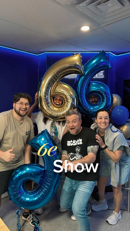 Un 6e show ensemble, ça n’arrive qu’une fois dans sa vie! CÉLÉBRONS!! 🥳🤘🏼

Bon 6e show la gang! À réécouter en balado sur iHeartRadio 👀

@korinecote @patrickgroulx @aabrunet 
@maximeroberge @guillaume.arcand @raph.rodrigue 
@kimoune 
#radio #montreal #humour