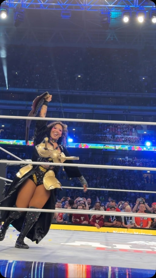 Willow Nightingale entrance at AEW All In #AEW