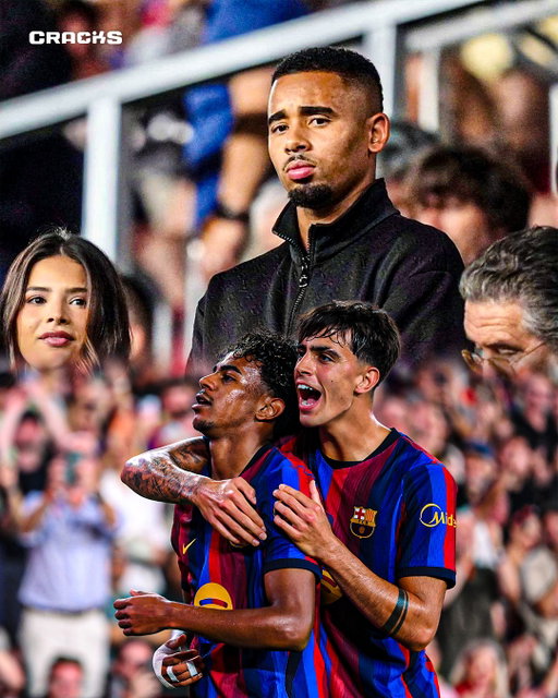 🇧🇷🔵🔴 ¡GABRIEL JESUS ESTÁ VIENDO A SU EQUIPO!

Gabriel Jesus está presente en el Spotify Camp Nou junto a su familia para presenciar el partido del Barça. 👀