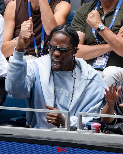 Travis Scott was in Carlos Alcaraz’s box at the U.S. Open, cheering him on from the stands during Day 2 of the tournament 🔥🎾

📸: Getty