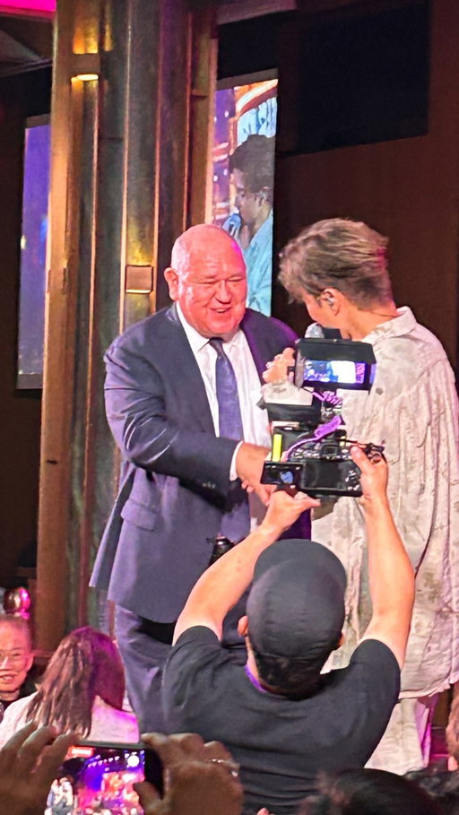 陳山蔥 Joel Chan HIGHLIGHTS: 

When Markham Mayor @frank.scarpitti sang a famous Cantonese song “Shanghai Grand” with @joelshanchung.

Toronto Concert - Auric King Restaurant (Markham)

#陳山蔥 #JoelChan #ChanShanChung #TVB #MoVernie