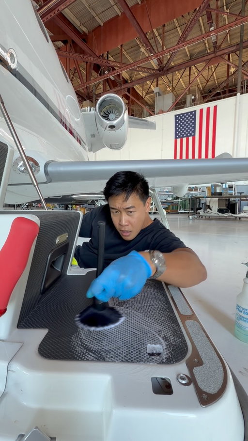 Starting a brand new company from zero.

#aircraftdetailing #business #detailing