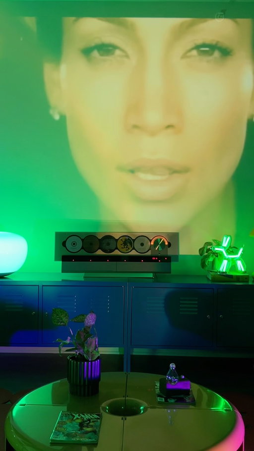 Soundtrack to this space | 016 |

Jennifer Lopez - On The 6 (1999) 

Waiting for tonight (Hex's Momentous Club Mix)

#jenniferlopez #jlo #ambientação #ambientlighting #throwbackmusic