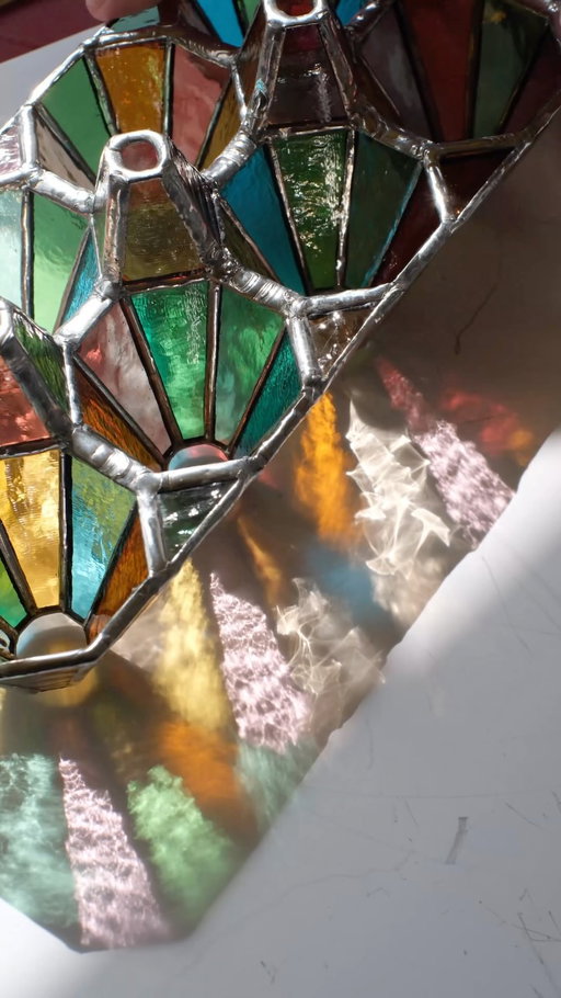 Egg Carton Caustics go crazy
#stainedglassartist #sculpture_art #dreamcoreart #surrealartist #stainedglass