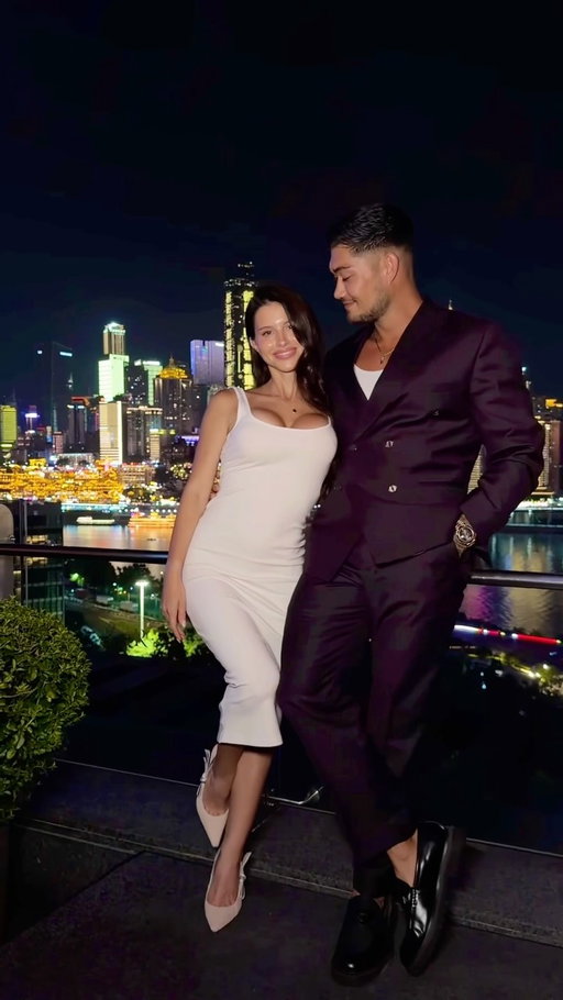 A little piece of our love story, somewhere in Chongqing🏙️❤️🇨🇳✨🥢 
@nicolasiong 👑