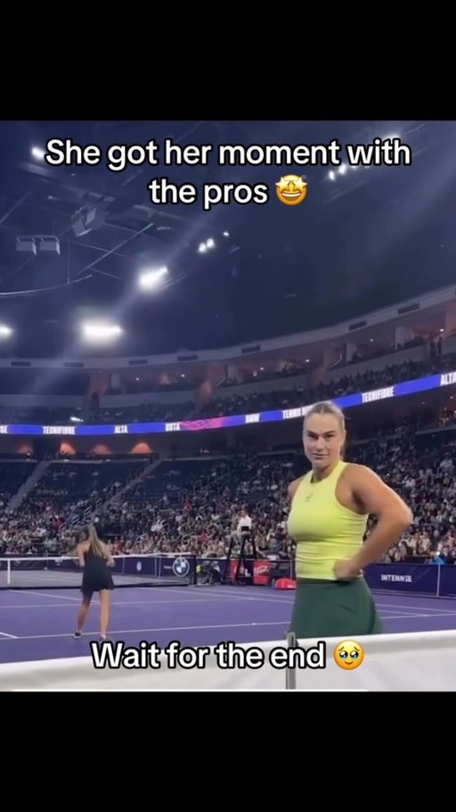 When Aryna Sabalenka let the ball girl play a point against Naomi Osaka 👏 (via @tennisacademyofthesouth)