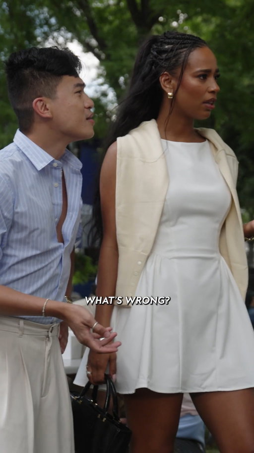 #DovePartner Don’t you dare even *think* about going to a big tennis match this summer with deodorant stains or a messed up headscarf! Luckily for you, not only does InStyle’s Fashion Director @kevinphuynh have the perfect hack to style your silky scarf, @dove also has a touch-up station at the #USOpen to make sure you are smelling fresh in between matches #GameSetDove