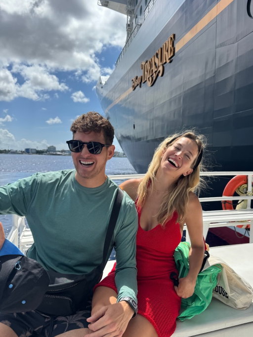Just went with 17 of my family members on our third Disney cruise, and somehow it gets more special every time.

Kisses for grandparents, midnight walks with the kids, unlimited ice cream, and a whole lot of memories I wish I could freeze in time.

This isn’t an ad. Nobody’s paying me to say it. Just a genuine thank you to the incredible crew, our fellow passengers, and everyone who made the week so special.

The kids grow up way too fast. Getting a few days where we can all just be together, be silly, and make memories ….that’s the good stuff. ❤️
-
Acabamos de ir con 17 miembros de mi familia a nuestro tercer crucero de Disney y, de alguna manera, cada vez resulta más especial.

Besos para los abuelos, paseos nocturnos con los niños, helado ilimitado y un montón de recuerdos que ojalá pudiera congelar en el tiempo.

Esto no es un anuncio. Nadie me paga por decirlo. Es simplemente un agradecimiento sincero a la increíble tripulación, a nuestros compañeros de viaje y a todos los que hicieron que la semana fuera tan especial.

Los niños crecen demasiado rápido. Disfrutar de unos días en los que todos podemos estar juntos, divertirnos y crear recuerdos... eso es lo que realmente vale la pena. ❤️
