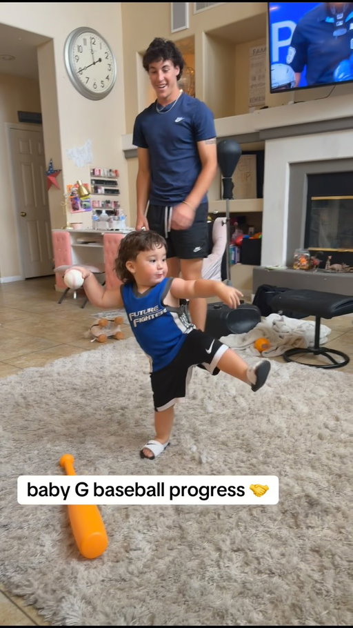 baby G becoming a switch hitter before 2 😭 #babyG