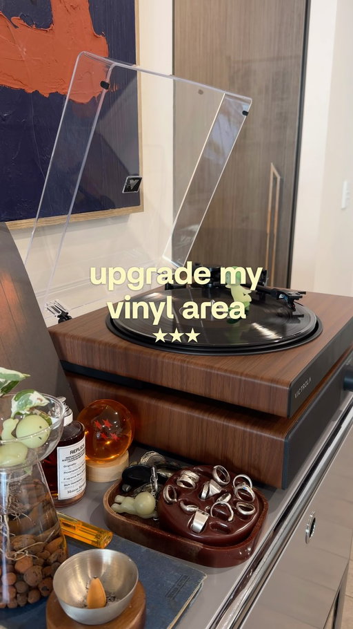 super stoked with this upgraded vinyl setup from @victrola.audio! can confirm it sounds just as good as it looks 👌🏻
#interiordesign #vinyl #turntable #homedecor #listeningroom