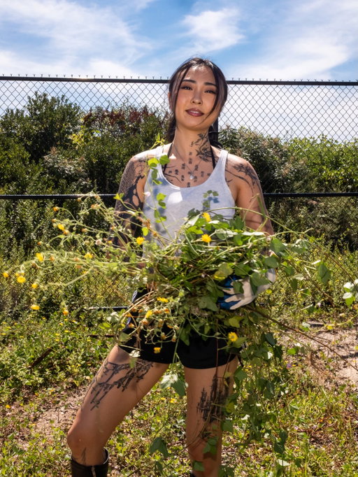 Enjoyed some intoxicatingly refreshing SUNBOYs after a morning spent volunteering at Arverne East Urban Farm with The Campaign Against Hunger @tcahnyc 💪🏽❤️🌼
📸: @bashir.photo 
🥥: @subs_kartik 
😋: @beacheatsandarts