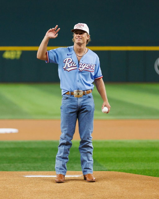Made you look on the first pitch ⚾️
