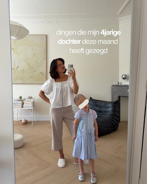 Notes van Mia ✉️ 🎀!! Ik heb natuurlijk geen vergelijkingsmateriaal want Mia is mijn enige dochter, en ik ben niet met veel kinderen in de familie opgegroeid.. maar ik vind haar zo ontzettend zorgzaam en oplettend voor haar leeftijd. I am one lucky mama 🦢🩷