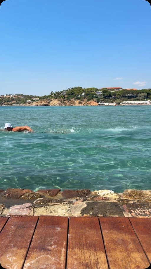 Swimming in the wonderfully salty Aegean Sea 🌊🐠🏊‍♂️ There’s something so healing about the mineral-rich water—great for your joints, soothing for the mind, and a little extra love for your skin. Nature’s therapy at its finest.