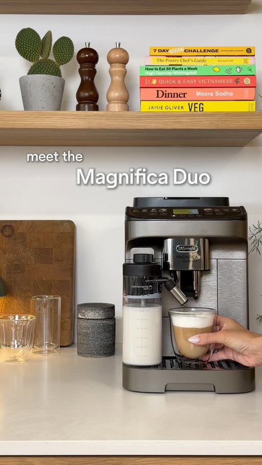 From morning espresso to an afternoon iced coffee, the Magnifica Duo has it covered. ☕️ 

With 20 one-touch hot and cold drinks and dishwasher-safe parts for easy cleaning, it’s made to fit seamlessly into busy family life.